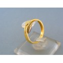 Zlatý prsteň žlté biele zlato vzorované srdiečka VP50288V