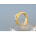 Zlatý prsteň s vyrezávanym vzorom žlté zlato DP52254Z