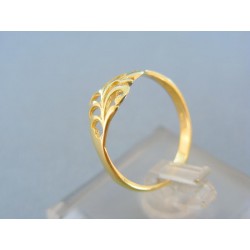 Zlatý prsteň zdobený vyrezávanym vzorom žlté zlato DP52150Z