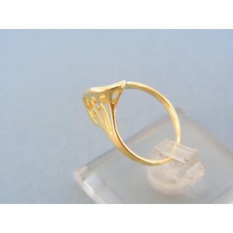 Moderný dámsky prsteň žlté zlato vyrezávany vzor