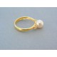Očarujúci dámsky prsteň žlté zlato ozdoba perla dva kamienky
