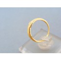 Zlatý prsteň so zárezmi a jemnými výčnelkami žlté zlato zirkón DP48156Z