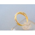 Zlatý vzorovaný dámsky prsteň žlté biele zlato VP50176V