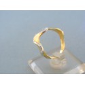 Vzorovaný dámsky prsteň žlté biele zlato VP55282V