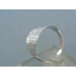 Pekný vzorovaný prsteň biele zlato VP56216B