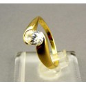 Zlatý dámsky prsteň žlté zlato zdobený kameňom VP50297Z