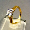 Zlatý dámsky prsteň s kamienkom v korunke žlté zlato VP53265Z
