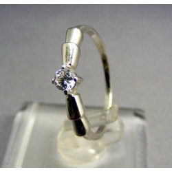 Zlatý dámsky prsteň jemný vyrobený z bieleho zlata VP55148B