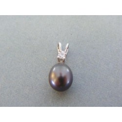 Strieborný prívesok ozdobený perlou zirkónom VIS128