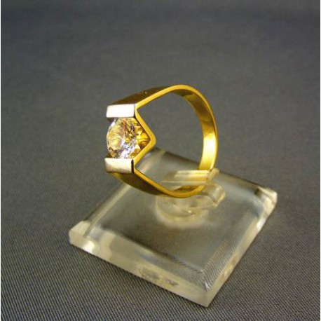 Zlatý dámsky prsteň so zirkónom