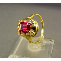 Zlatý prsteň so syntetickým rubínom VP59344