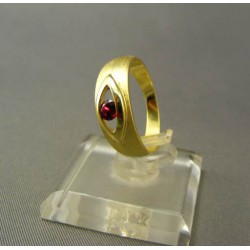 Zlatý dámsky prsteň s malým syntetickým rubínom VP55375