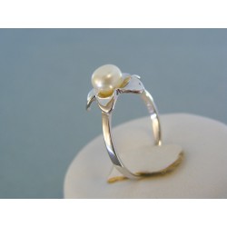 Strieborný dámsky prsteň perlička kvet VPS58249