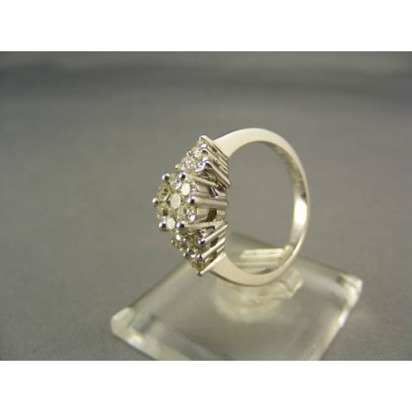 Diamantový prsteň v bielom zlate