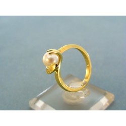 Zlatý dámsky prsteň žlté zlato s perlou a zirkónikmi VP54346Z