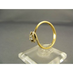 Diamantový prsteň v žltom zlate