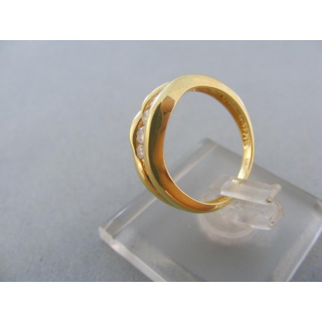 Dámsky prsteň žlté zlato kamienky zirkónu zaoblený