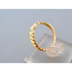 Zlatý prsteň točený vzor žlté zlato kamienok DP56225Z