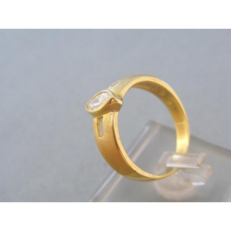 Zlatý dámsky prsteň v žltom zlate s pozdĺžnym zirkónom